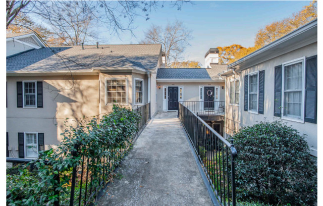 Beautiful 2 bedroom condo just minutes from Downtown Athens!