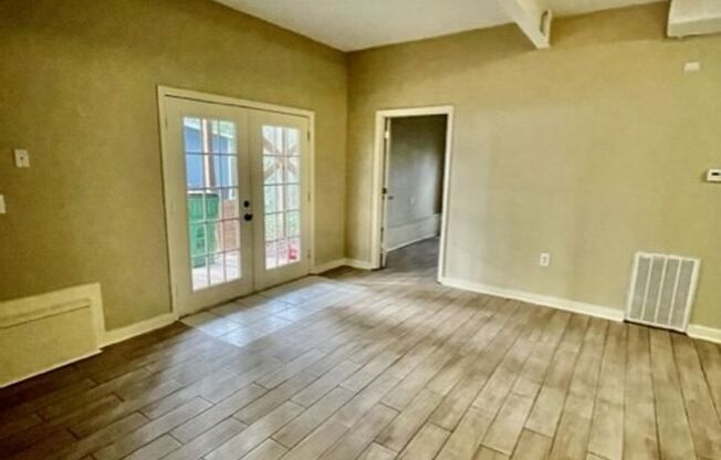 Adorable 2 Bedroom 1 Bath Apartment.Located in the Cotswold Area