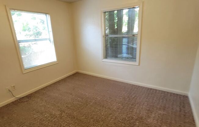 2 beds, 1 bath, 808 sqft, $1,000