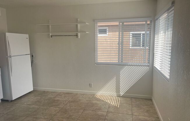 LOCATION LOCATION LOCATION!!! Oceanside Beach close Apartment