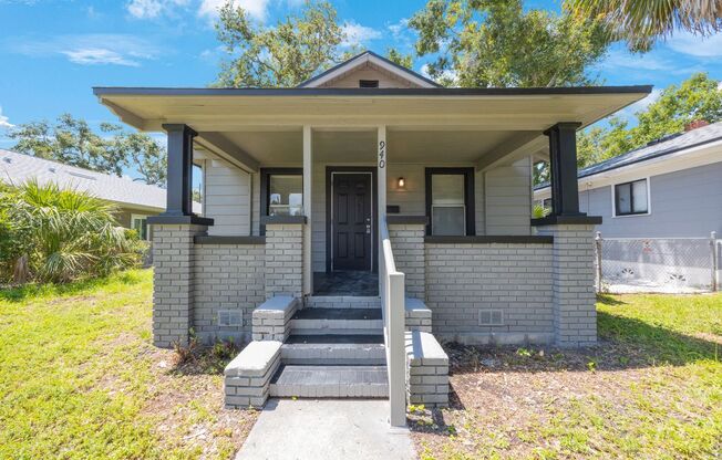 Cosy 2 bedroom 1 bath home with nice size yard $1990 SECTION 8 WELCOME