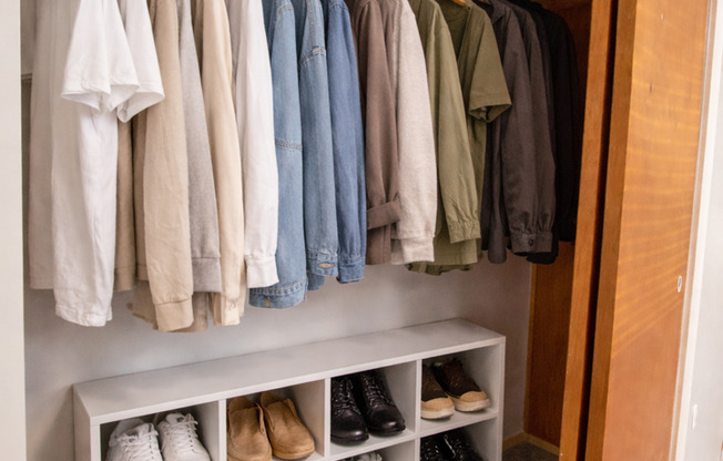 2 beds, 1 bath, 720 sqft, $1,015, Unit 23