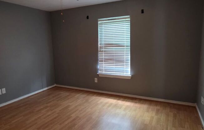 Charming one-story, detached single-family home in Houston offering 3 bedrooms and 1 bath.