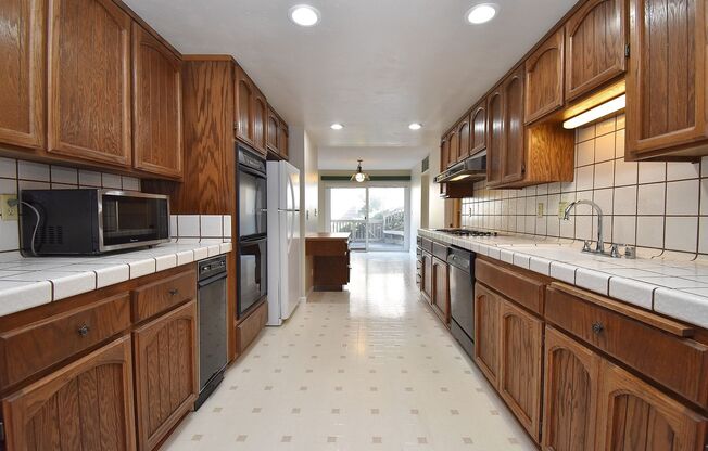 COMING SOON! $4,190 / 4 BR -2754 SF - GORGEOUS, HUGE CASTRO VALLEY RENTAL
