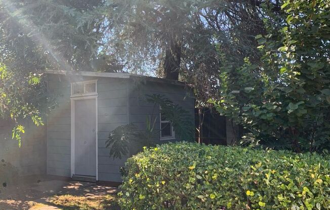 Available NOW for Lease! 3BR/2BA Located in the heart of North Hills