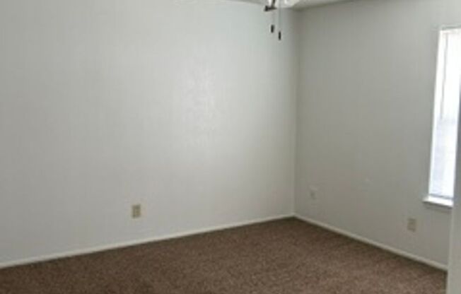 2 beds, 1.5 baths, 1,084 sqft, $915, Unit 0605