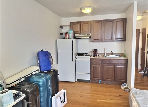 Studio, 1 bath, 999 sqft, $1,995, Unit 24