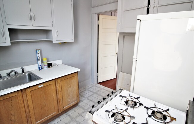 Studio, 1 bath, 10 sqft, $675, Unit #2R