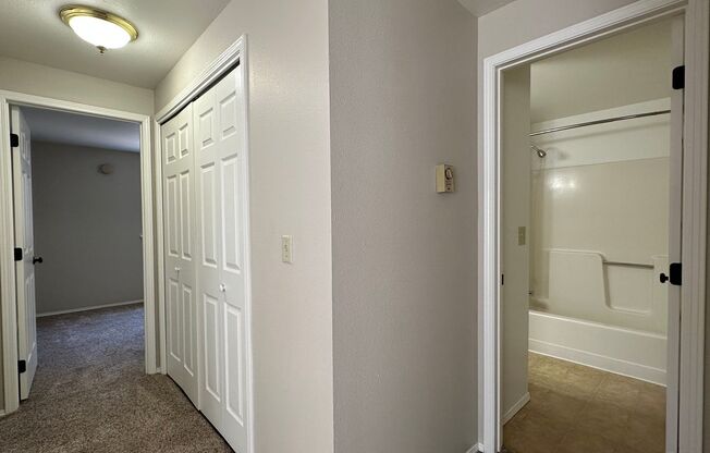 2 beds, 1 bath, 840 sqft, $1,295, Unit 74