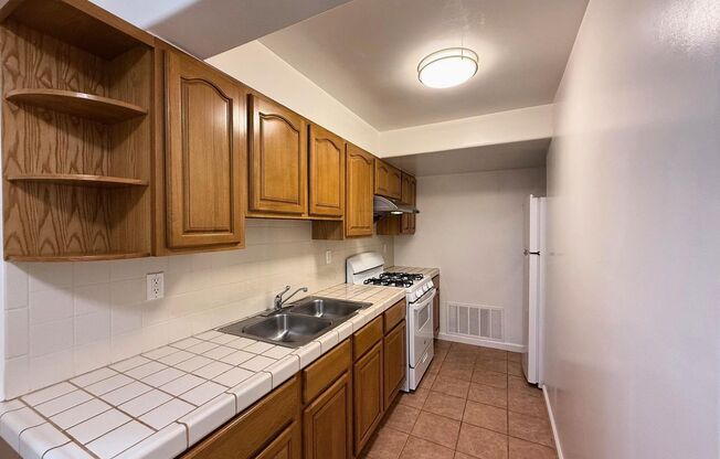 2 beds, 1 bath, 750 sqft, $2,800, Unit A