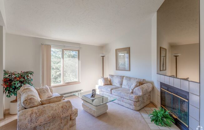 1 bed, 1 bath, 660 sqft, $1,050, Unit 52