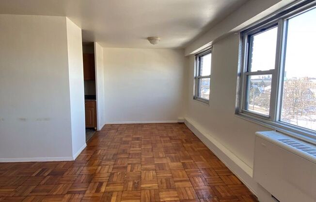1 bed, 1 bath, $2,200, Unit 5D