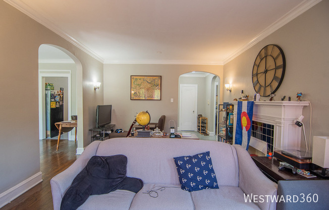 2134 W ARTHUR