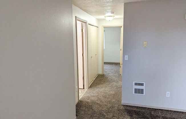 2 beds, 1 bath, 837 sqft, $1,250, Unit 1358