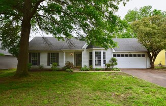 Cute home with great curb appeal near Wolfchase.