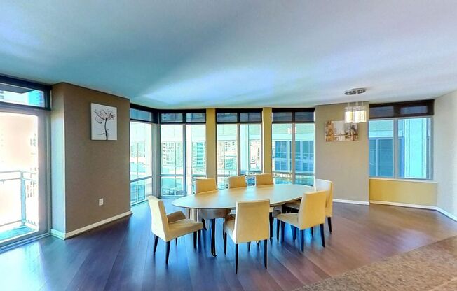Luxury High-Rise Living in the Heart of Downtown Seattle!