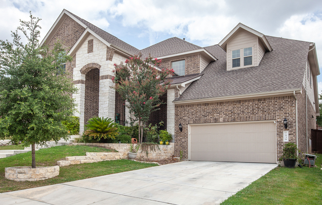Spacious Stone Oak beauty in Terra Bella