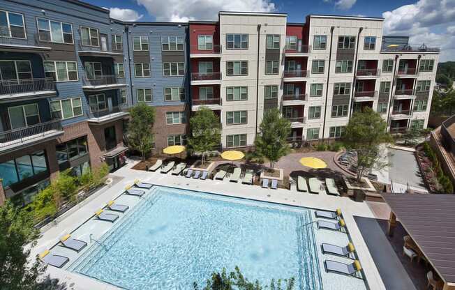 Sparkling Pool to Swim at Atlanta Apartments by Chattahoochee River