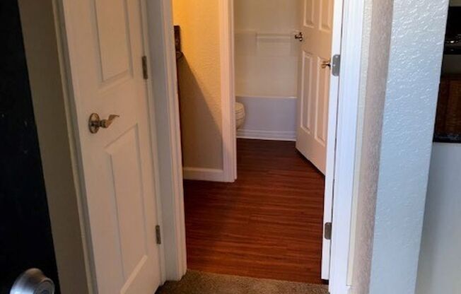 1 bed, 1 bath, 700 sqft, $1,730, Unit 140