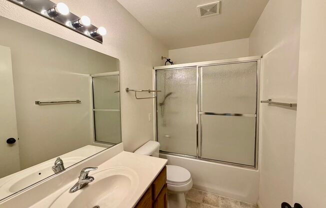 3 beds, 2.5 baths, $1,800