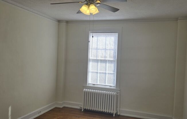 2 beds, 1 bath, 840 sqft, $1,200, Unit 4D