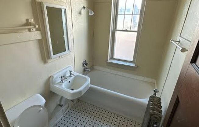 2 beds, 1 bath, $850, Unit Unit 101