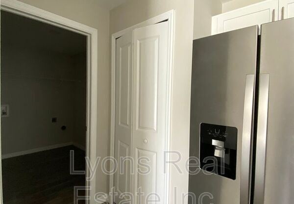 2821 NW 6 PL