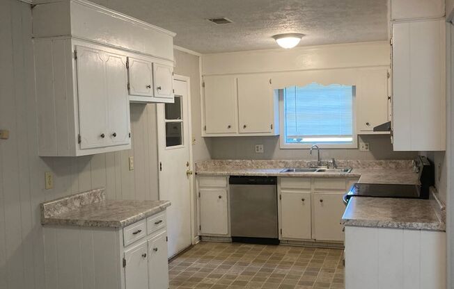 3 beds, 2 baths, $1,500