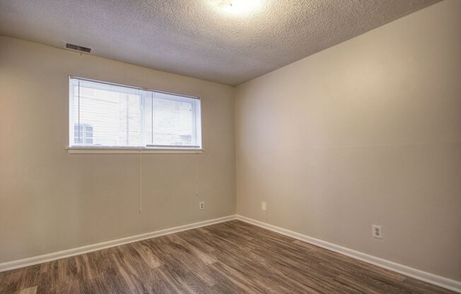 3 beds, 1.5 baths, 1,000 sqft, $1,125, Unit 1527-01