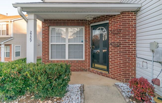 Charming end unit townhome in Matthews!