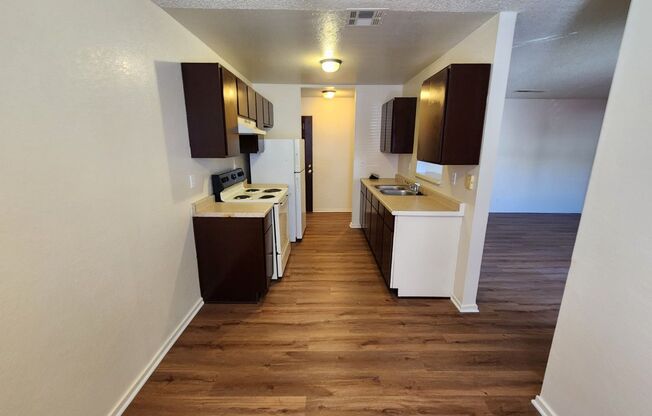 2 beds, 2 baths, 918 sqft, $1,175, Unit Unit B