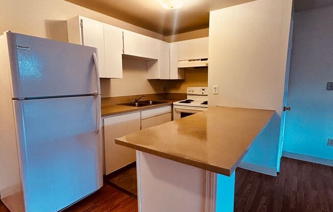 1 bed, 1 bath, 576 sqft, $1,020, Unit 9