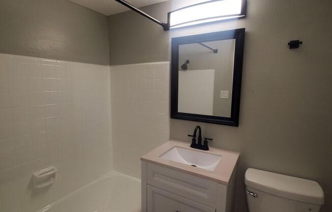 Studio, 1 bath, 400 sqft, $825, Unit 103