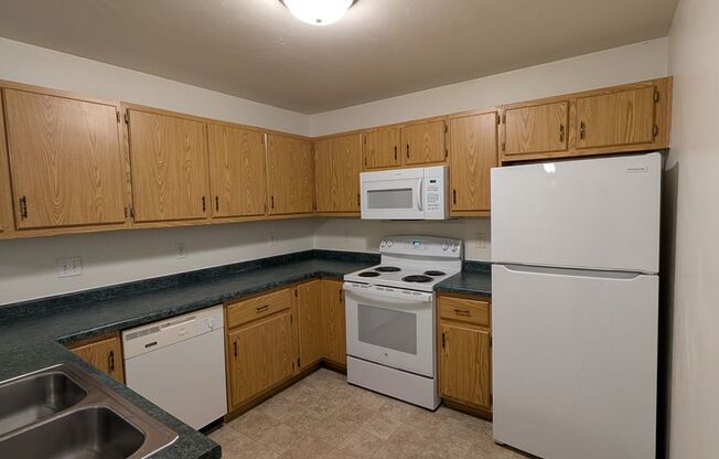 2 beds, 1 bath, 1,100 sqft, $1,359, Unit 1053 5301