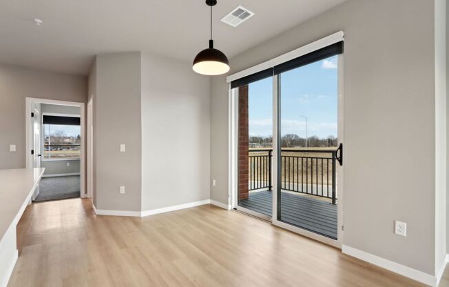 2 beds, 2 baths, 1,225 sqft, $2,520, Unit 5604-201