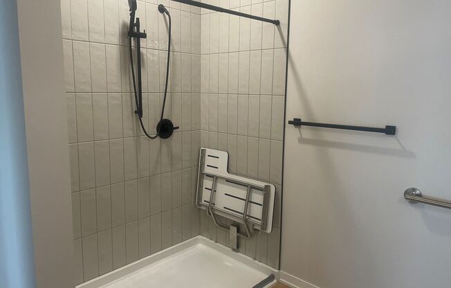 1 bed, 1 bath, 1,013 sqft, $2,989, Unit 102