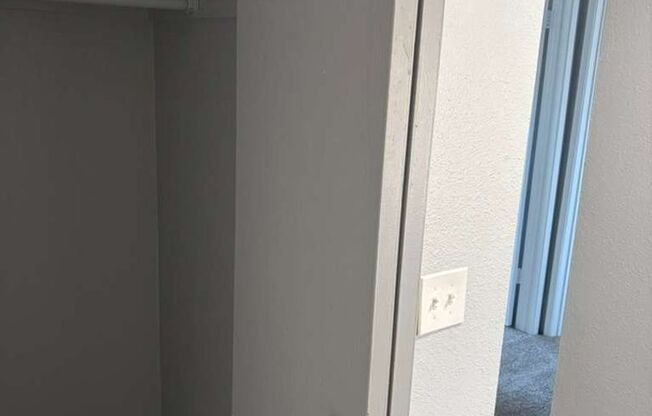 2 beds, 1 bath, 867 sqft, $1,250, Unit 601 F205