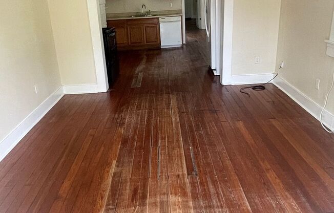 3BD/2BA Independent Bedrooms, W/D Included, Back Courtyard