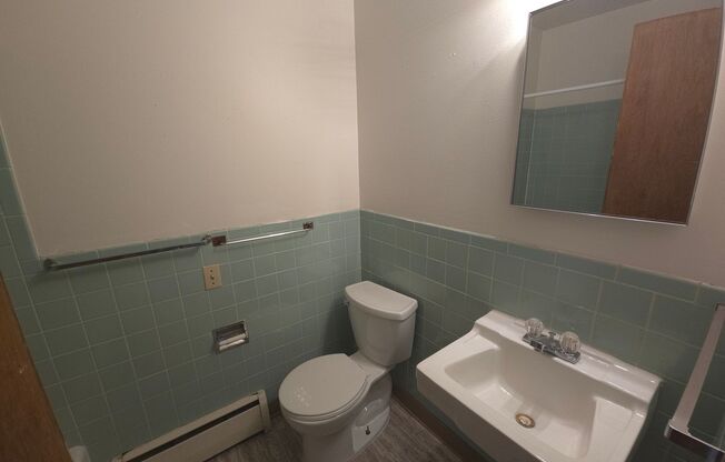 2 beds, 1 bath, $1,800, Unit 6