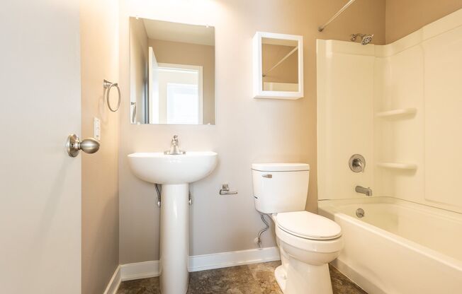 Studio, 1 bath, $899, Unit 3819 Jones St #206