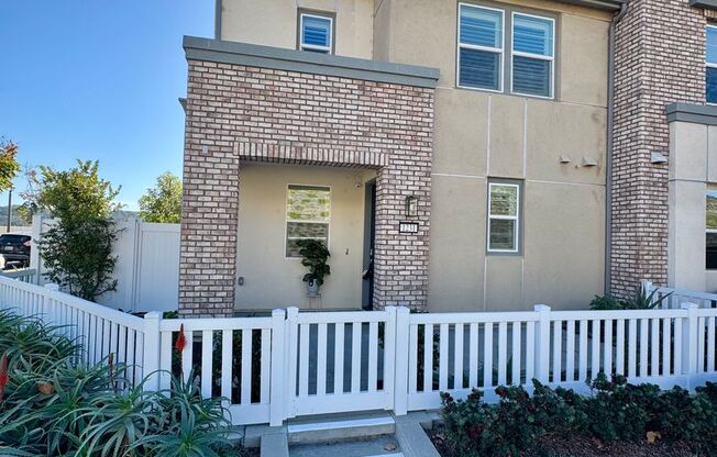 Beautiful 3 bedroom end unit in the heart of Rancho Mission Viejo