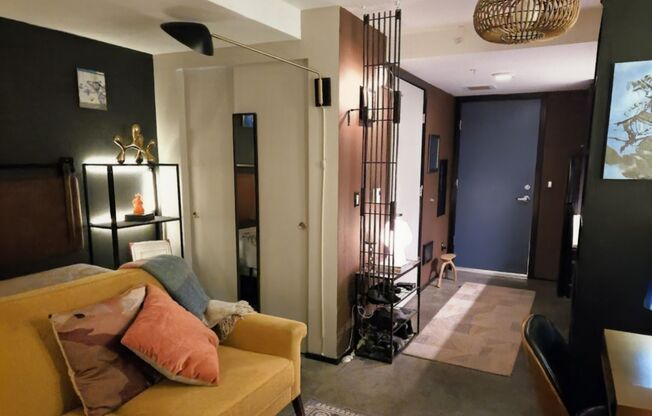 Studio, 1 bath, 302 sqft, $1,195, Unit 503