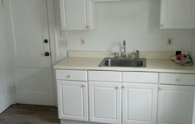 2 beds, 1 bath, $850, Unit Downstairs