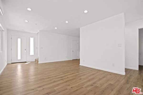 649 W 92 ST