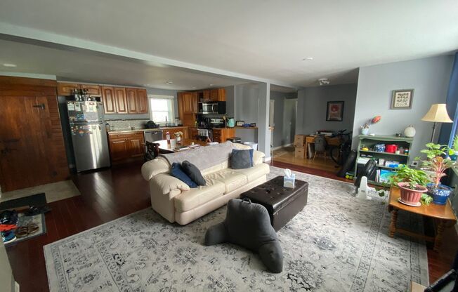 1 bed, 1 bath, $1,675, Unit Apt A