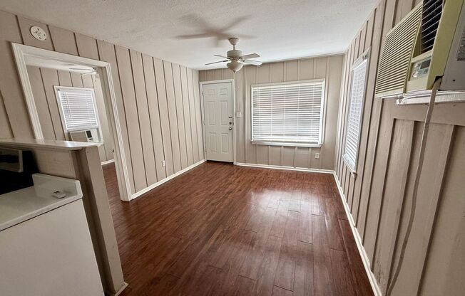 Charming 1-Bedroom Home with Private Master Suite – Efficient & Comfortable Living. Pet Friendly. Lawncare & Water Included. Walk-in Closet