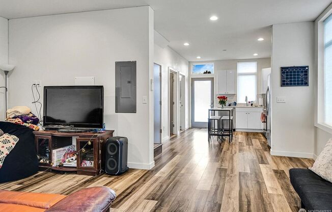 Charming 8 Bedroom Home - Located in the heart of Seattle’s Ravenna neighborhood!