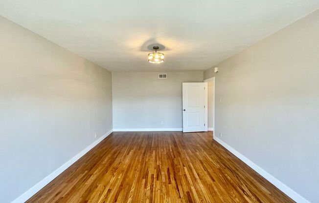 Presidio Terrace Newly Renovated, Top Floor Apartment! - PROGRESSIVE