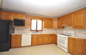 3 beds, 1 bath, $3,150, Unit 2