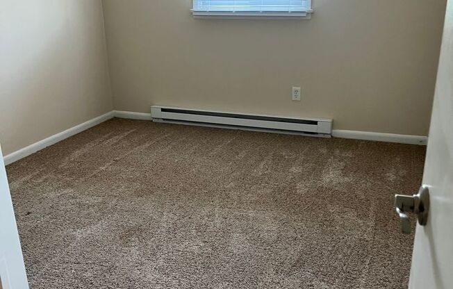 2 beds, 1 bath, $1,725, Unit D05